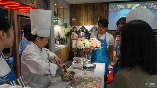 精湛科技帶來輕松烹飪 老板“廚源”文化烹飪體驗店開業 