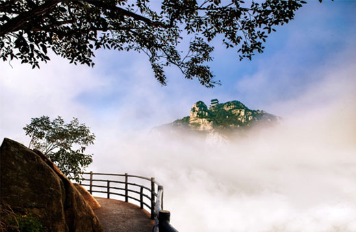 勇登沂山最巔峰，一展王者大雄風(fēng)